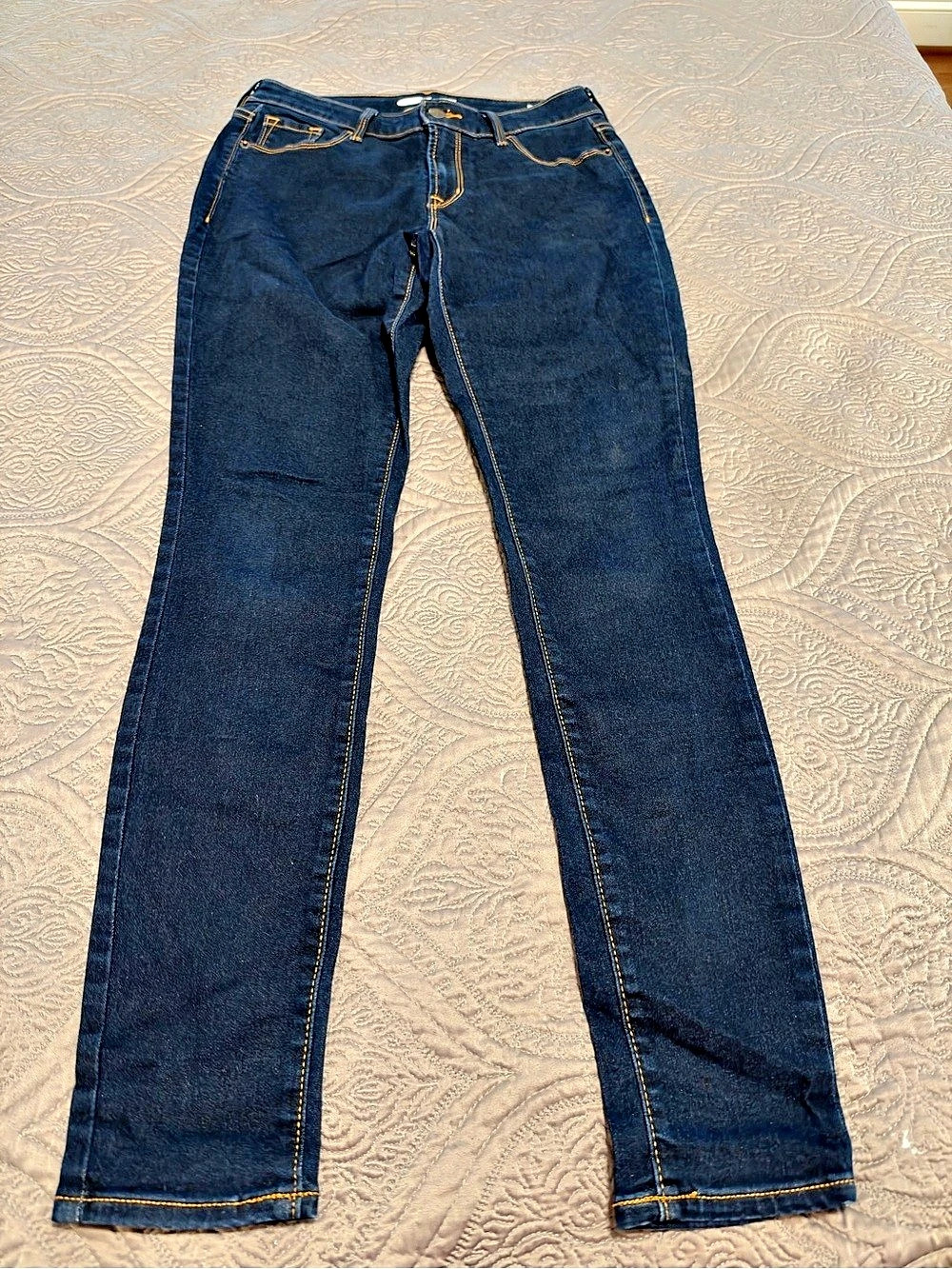 Old Navy Rockstar Super Skinny Mid-Rise Skinny Jeans Size 4